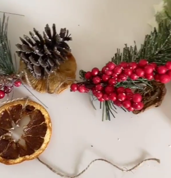 DIY Holiday Garland
