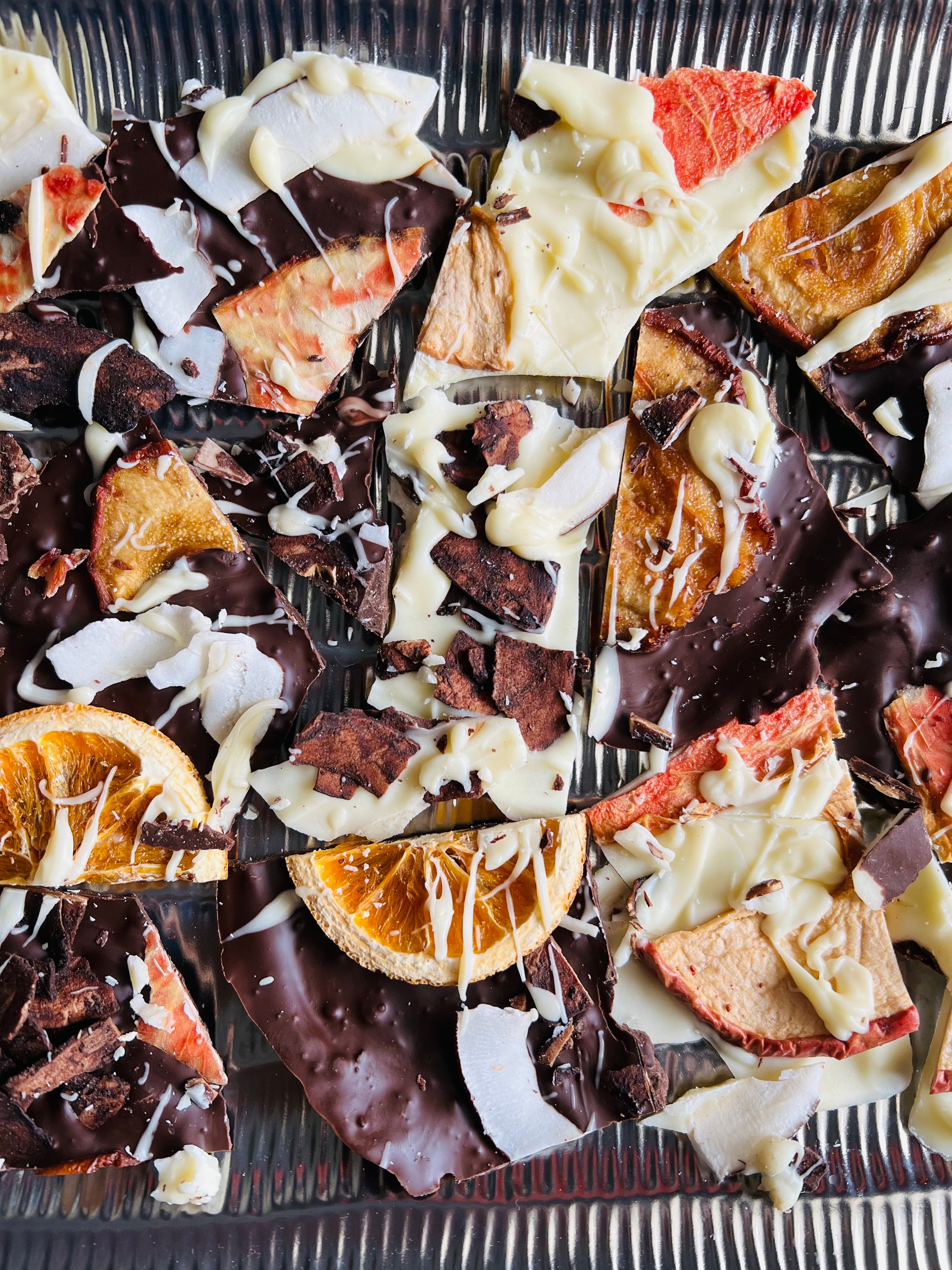 NO BAKE Holiday Dessert Bark