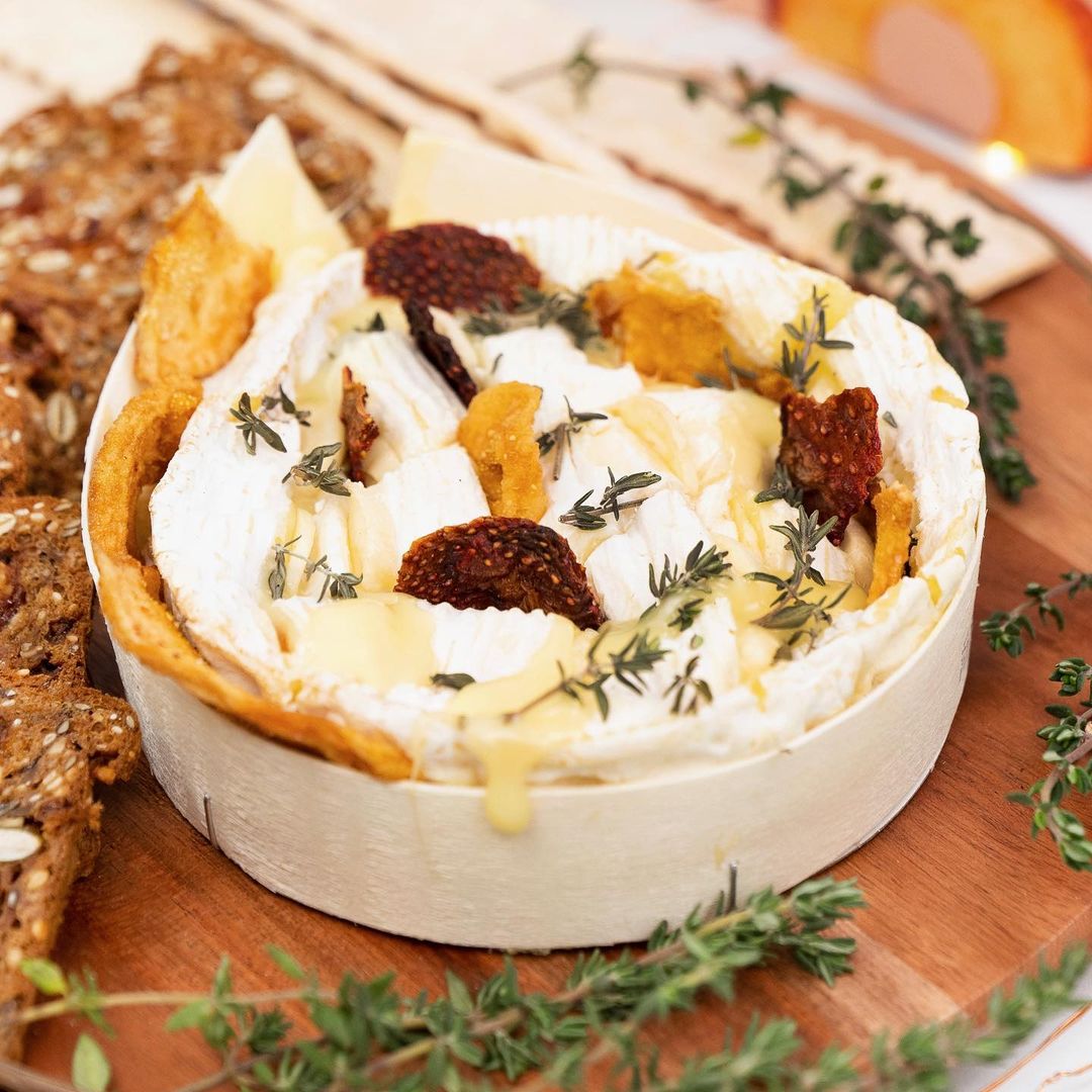 Straw-Peary Baked Brie