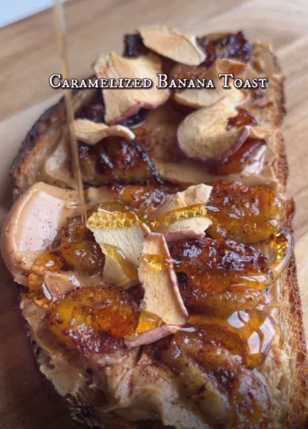 Caramelized Banana with Apple Chips🍌